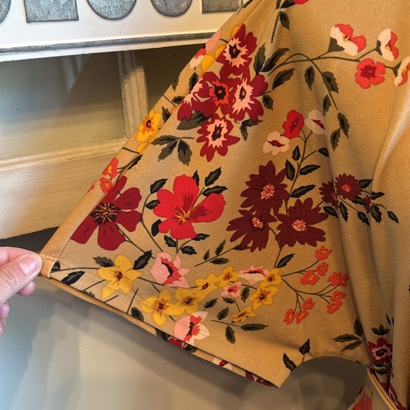 Lularoe Marly Floral Print Short Sleeve Tie Waist Midi Dress Tan Red Cream NWT - Picture 6 of 12